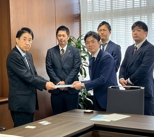 提言中間報告書手交2