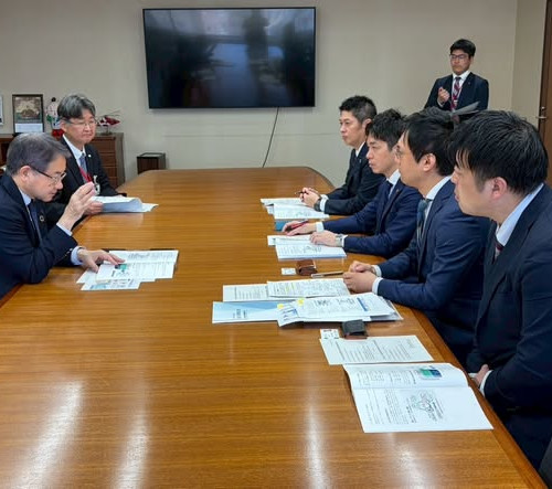 提言中間報告書手交4