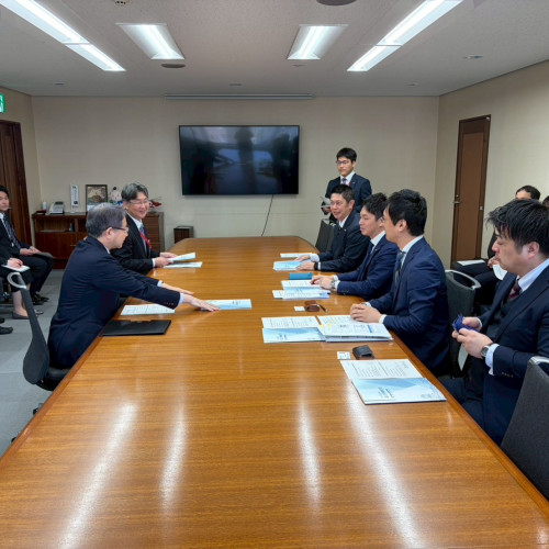 提言中間報告書手交5