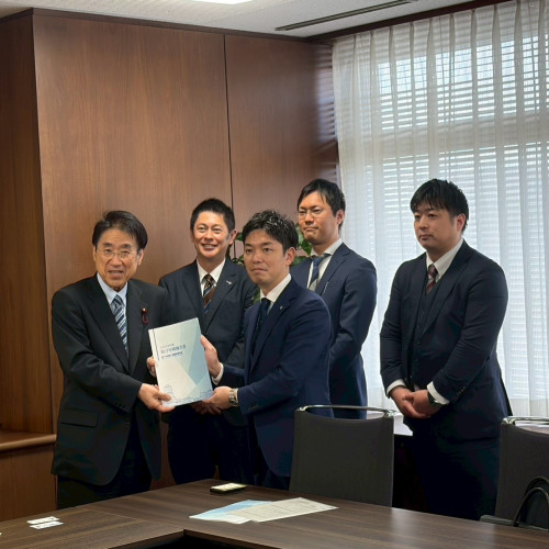 提言中間報告書手交6